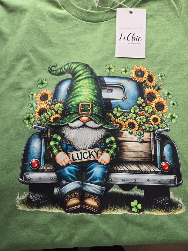 T-Shirt  St Patrick's Day GNOME LUCKY BACK OF VINTAGE TRUCK tee tshirt Medium