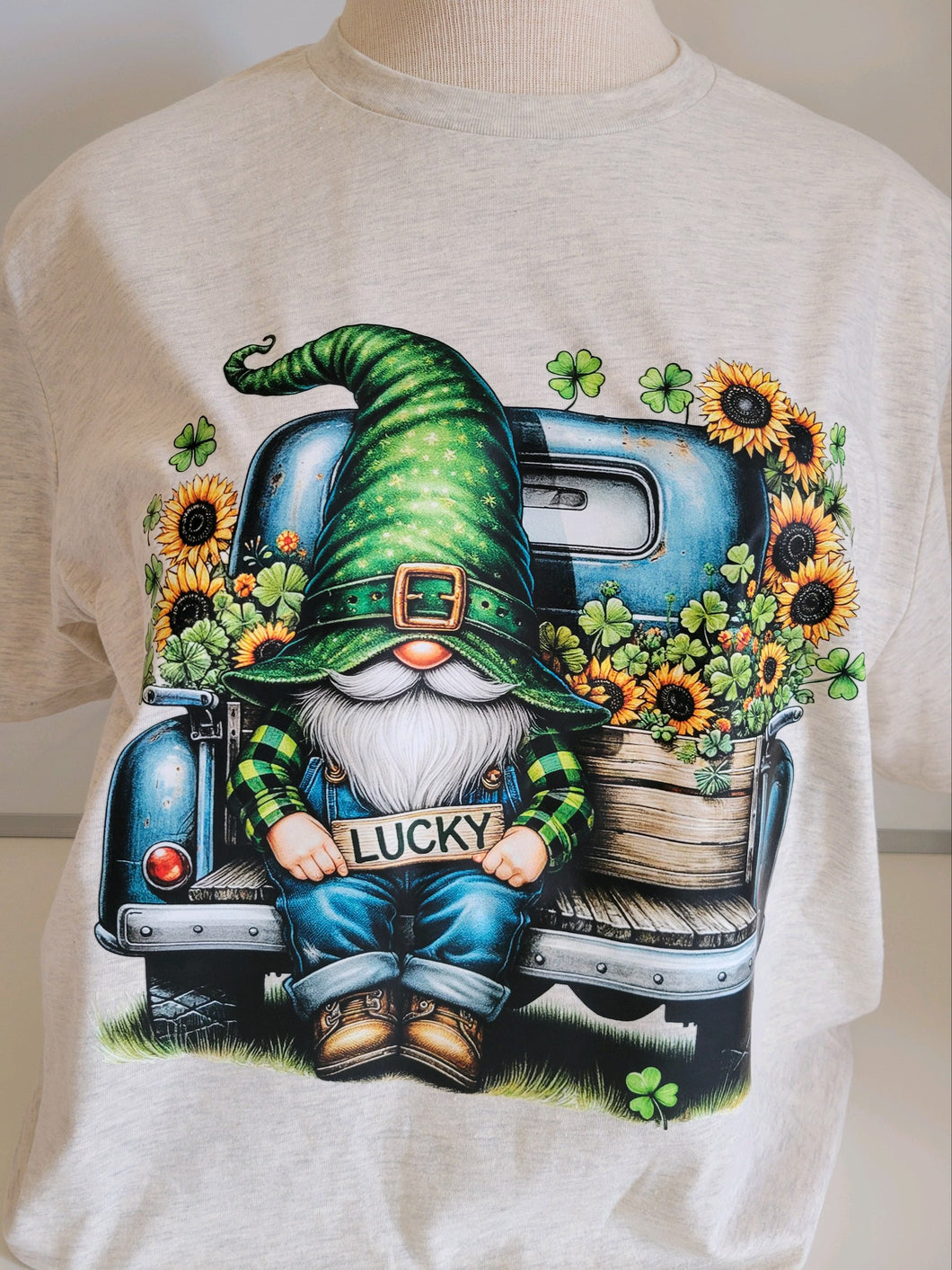 T-Shirt  St Patrick's Day GNOME LUCKY BACK OF VINTAGE TRUCK tee tshirt 2XLARGE